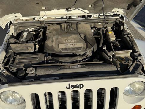 Used 2012 Jeep Wrangler Unlimited Sahara image 17