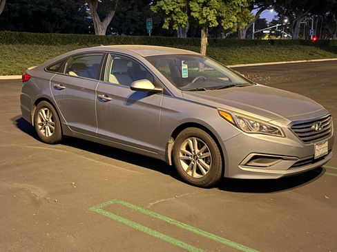 Used 2017 Hyundai Sonata SE w/ Winter Weather Package image 4