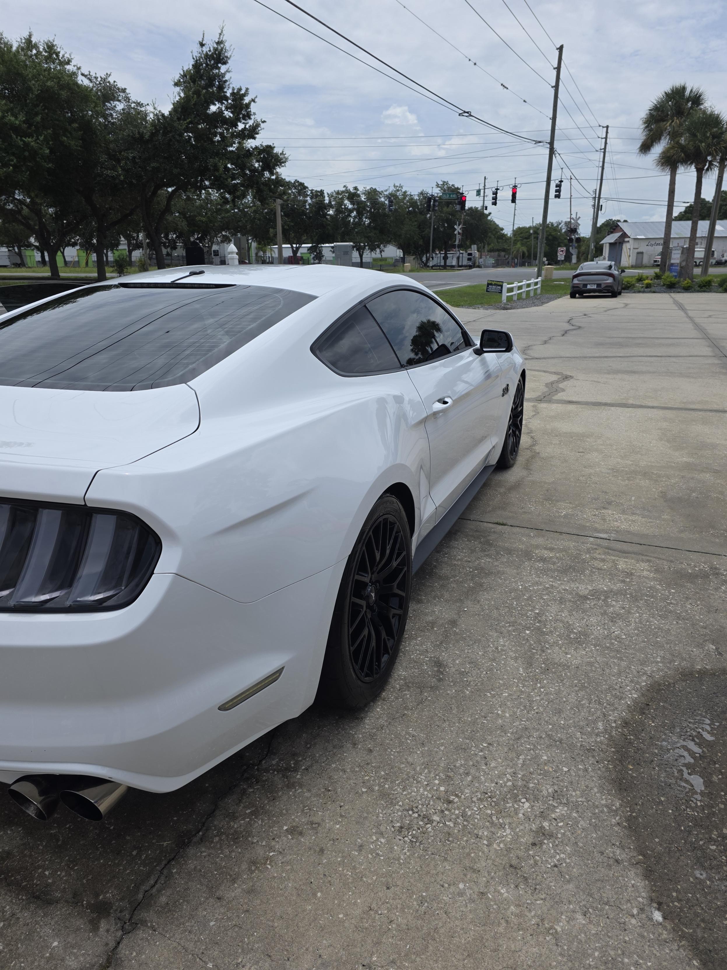 Used 2016 Ford Mustang GT w/ GT Performance Package RWD image 9