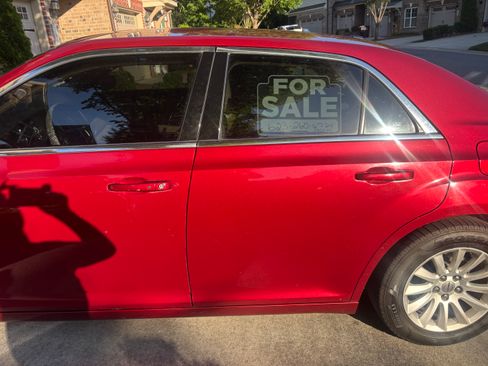 Used 2013 Chrysler 300 RWD image 1