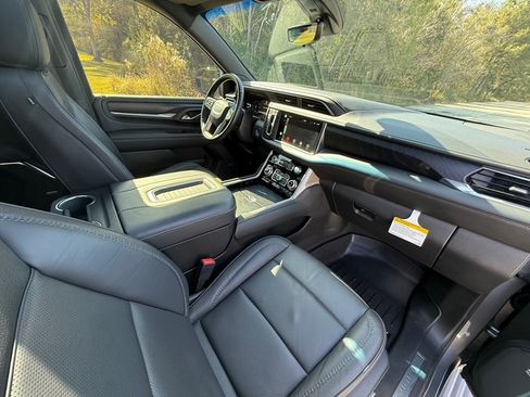 Used 2022 GMC Yukon Denali w/ Denali Ultimate Package image 18