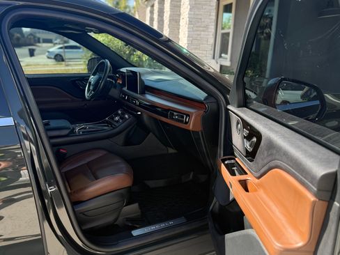Used 2022 Lincoln Aviator Reserve RWD image 9