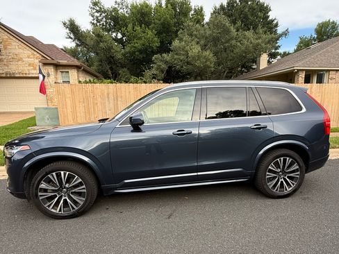 Used 2021 Volvo XC90 T5 Momentum w/ Climate Package FWD image 2