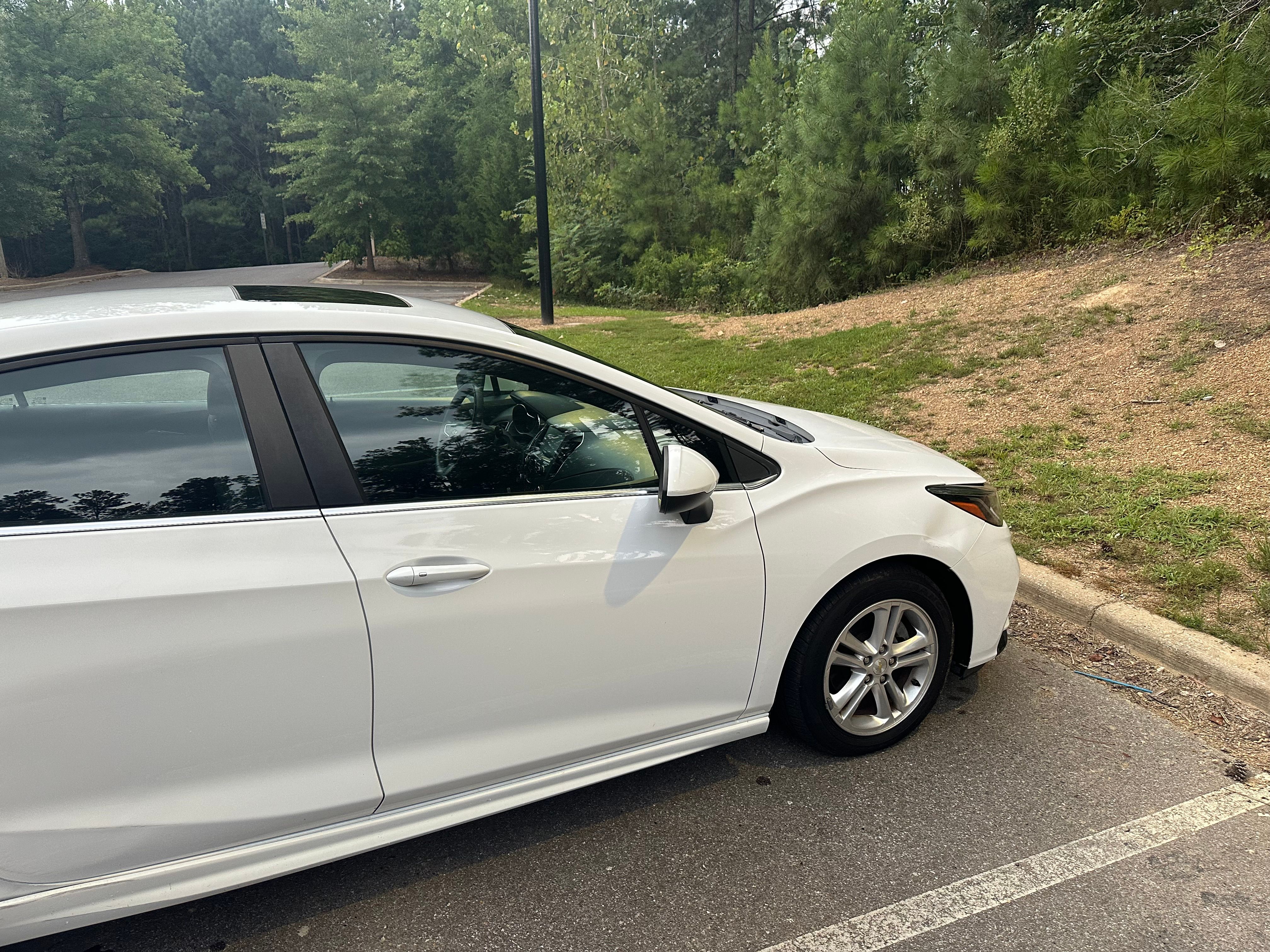 Used 2016 Chevrolet Cruze LT w/ Sun And Sound Package FWD image 10