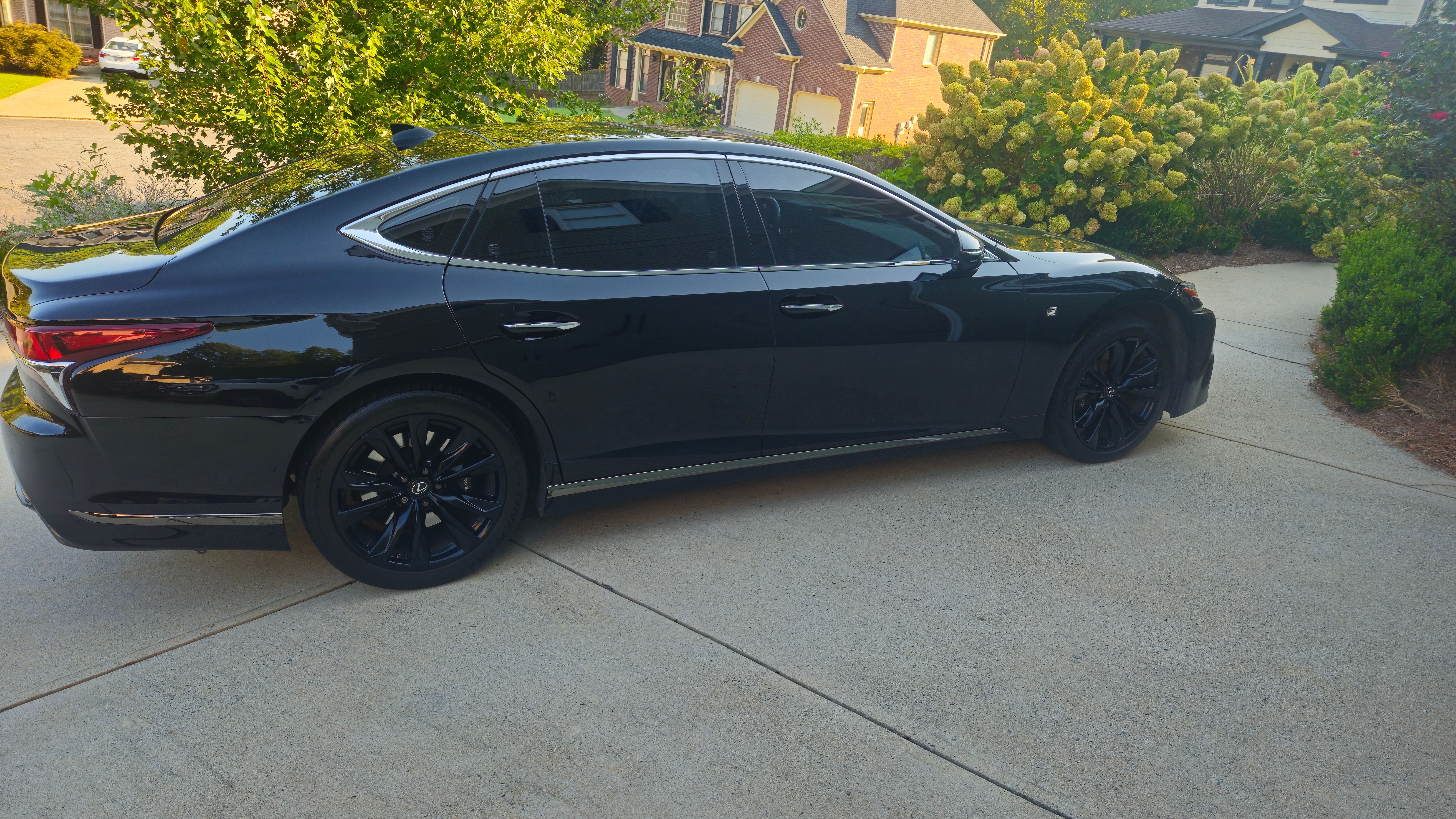 Used 2019 Lexus LS 500 F Sport w/ Accessory Package (Z2) AWD/4WD image 5