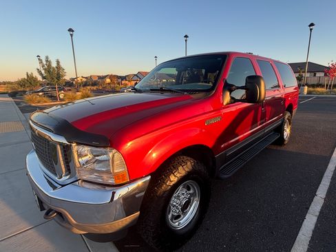 Used 2002 Ford Excursion XLT image 6