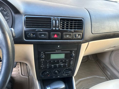 Used 2002 Volkswagen Jetta GLS FWD image 12