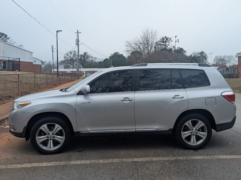 Used 2012 Toyota Highlander Limited w/ Tow Pkg image 2