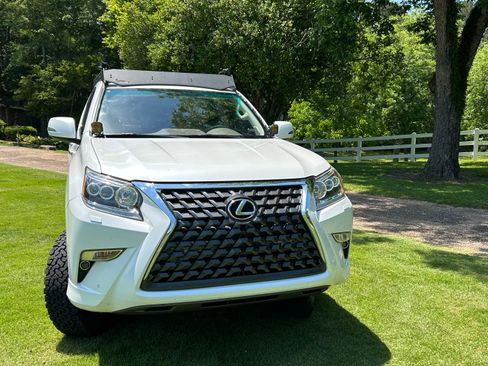 Used 2017 Lexus GX 460 AWD/4WD image 2