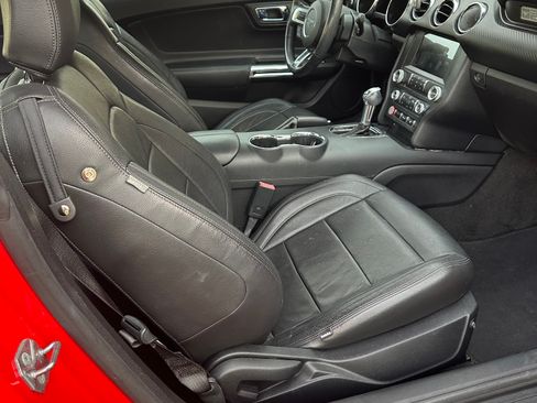 Used 2017 Ford Mustang Coupe RWD image 9