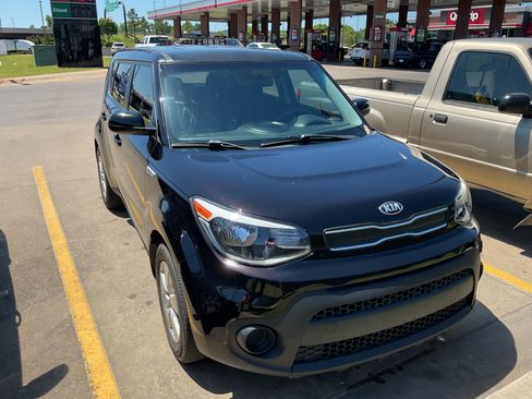Used 2019 Kia Soul FWD image 2