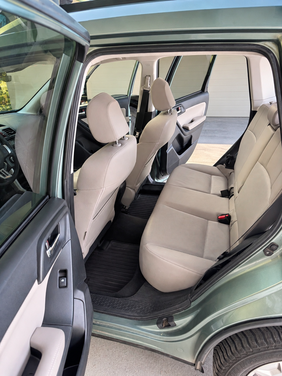 Used 2014 Subaru Forester 2.5i Limited AWD/4WD image 10
