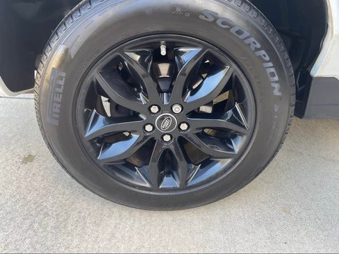 Used 2014 Land Rover LR2 HSE image 11