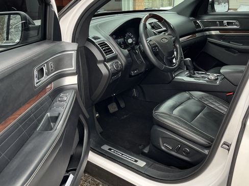 Used 2018 Ford Explorer Platinum image 8