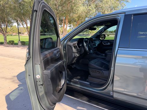 Used 2023 Chevrolet Tahoe LT w/ Luxury Package RWD image 11