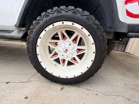 Used 2020 Jeep Gladiator Rubicon image 6