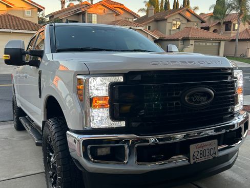 Used 2019 Ford F250 Lariat w/ Lariat Value Package image 5