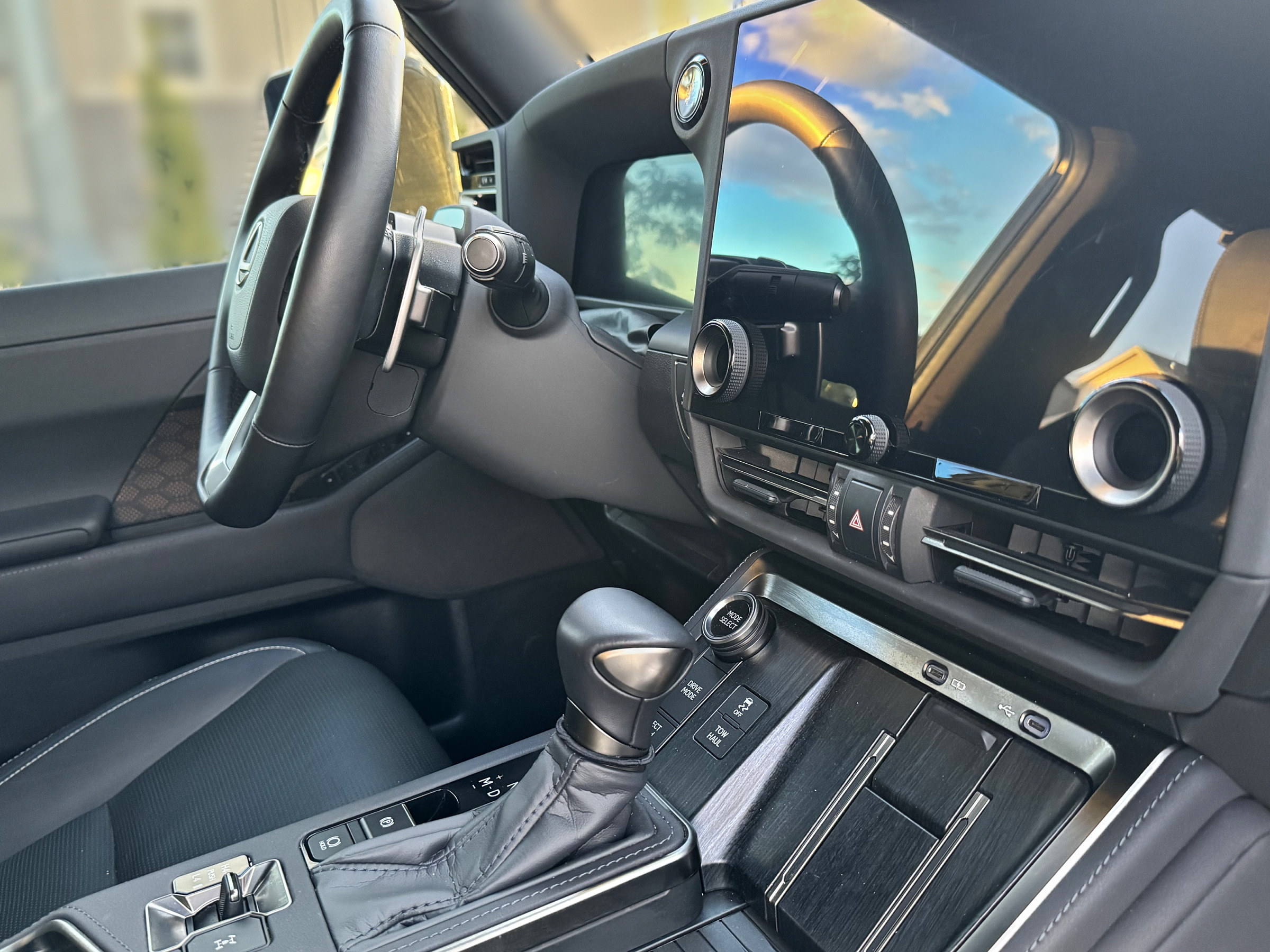 Used 2025 Lexus GX 550 w/ Accessory Package (2T) AWD/4WD image 12