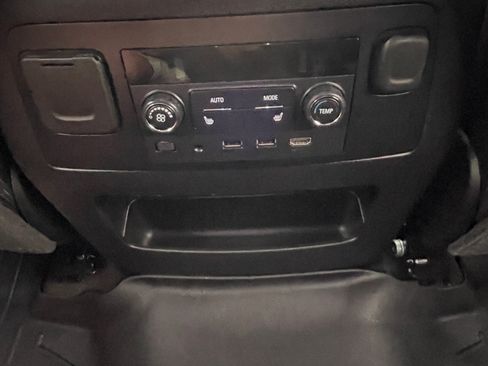 Used 2017 Chevrolet Suburban LT image 27