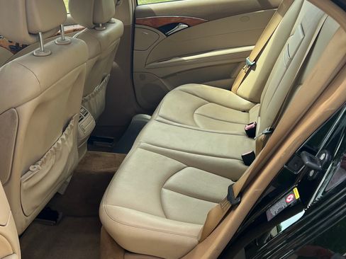 Used 2009 Mercedes-Benz E 350 4MATIC Sedan image 12