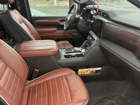 Used 2025 GMC Sierra 3500 Denali Ultimate image 9