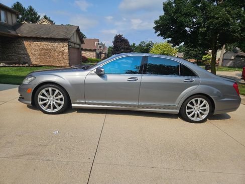 Used 2013 Mercedes-Benz S 550 4MATIC image 2