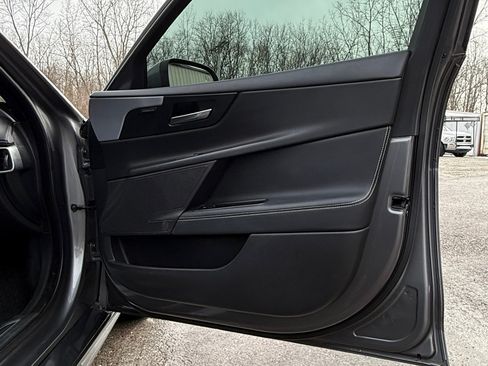 Used 2017 Jaguar XE R-Sport image 22