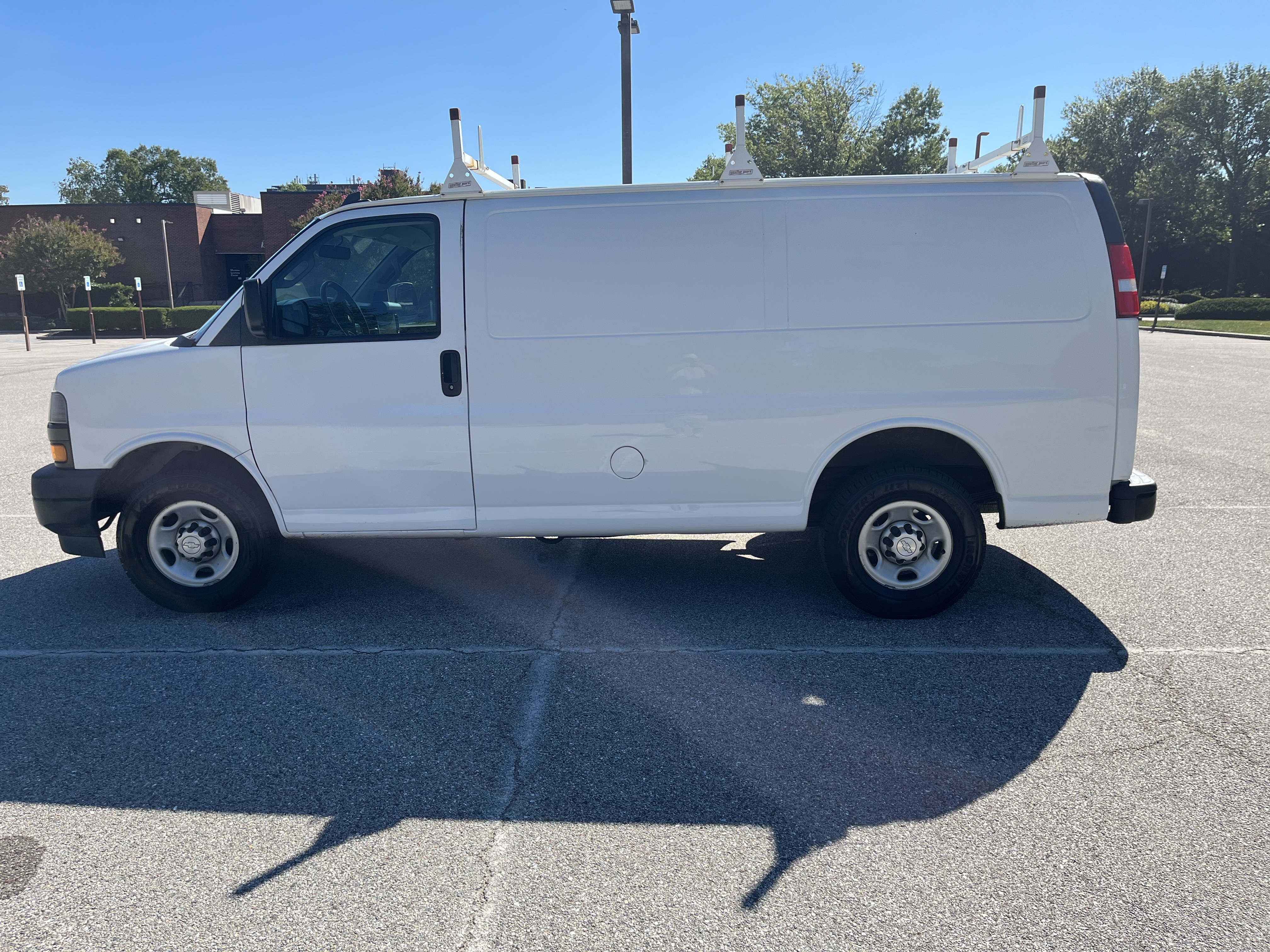 Used 2019 Chevrolet Express 3500 w/ Driver Convenience Package RWD image 17