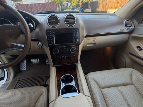 Used 2009 Mercedes-Benz GL 550 4MATIC image 6