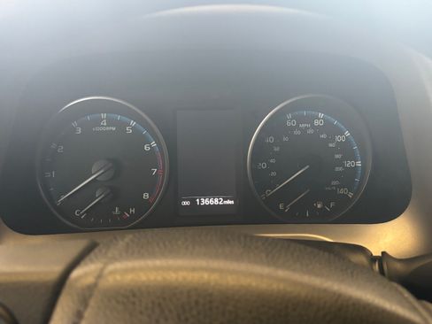 Used 2017 Toyota RAV4 LE FWD image 6