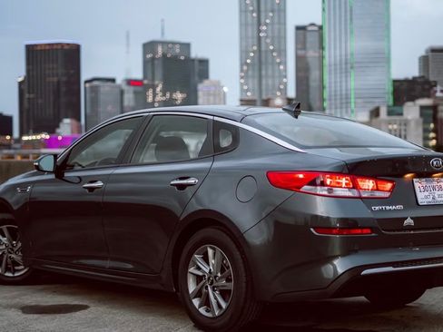 Used 2020 Kia Optima LX FWD image 2