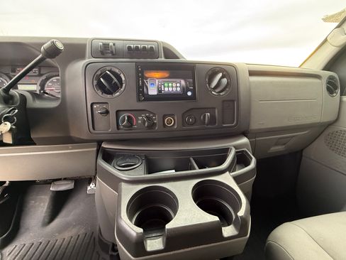 Used 2009 Ford E-350 and Econoline 350 Super Duty image 11