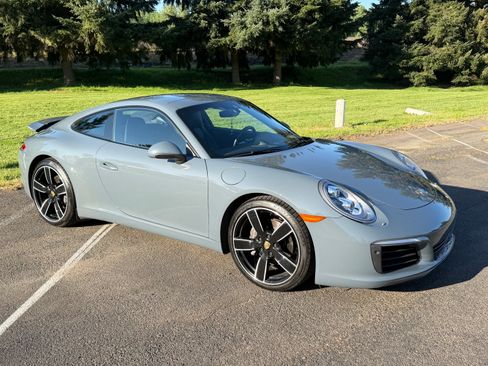 Used 2017 Porsche 911 Carrera RWD image 2