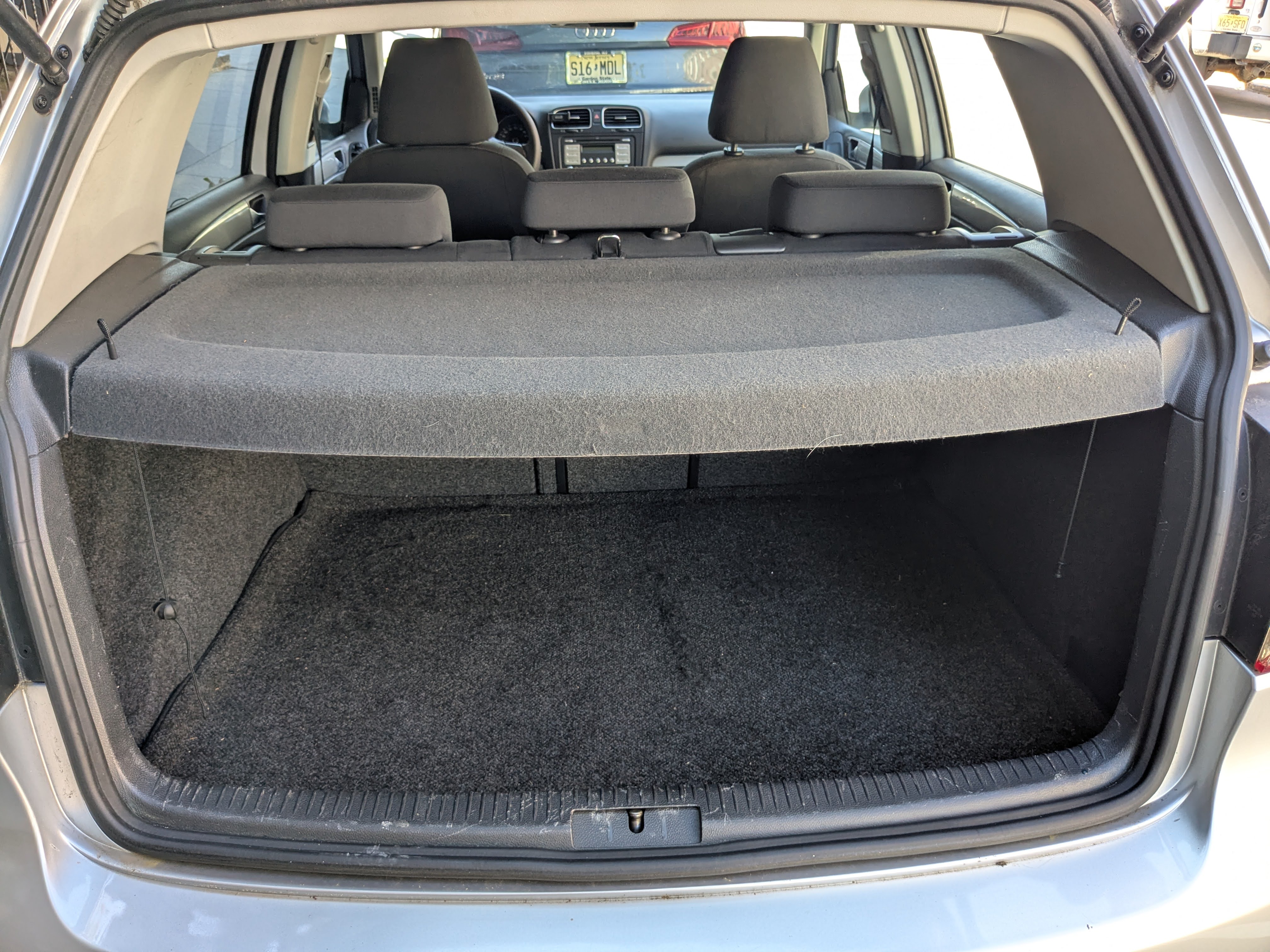 Used 2010 Volkswagen Golf 4-Door FWD image 9