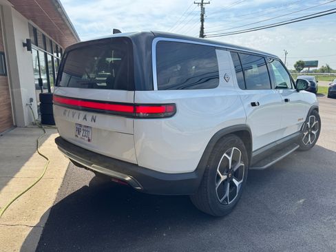 Used 2023 Rivian R1S Adventure AWD/4WD image 11