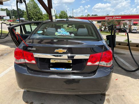 Used 2016 Chevrolet Cruze LS FWD image 11