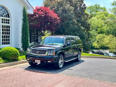 Used 2003 Cadillac Escalade ESV AWD image 2