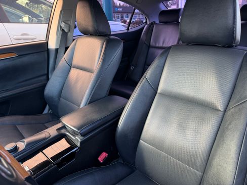 Used 2015 Lexus ES 300h w/ Premium Package w/Bamboo Trim image 8