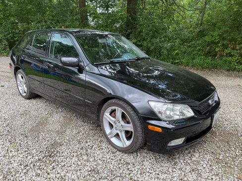 Used 2003 Lexus IS 300 SportCross RWD image 1