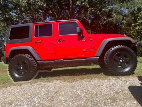 Used 2018 Jeep Wrangler Unlimited Sport S image 2