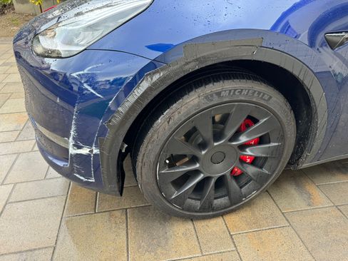 Used 2022 Tesla Model Y Long Range image 14