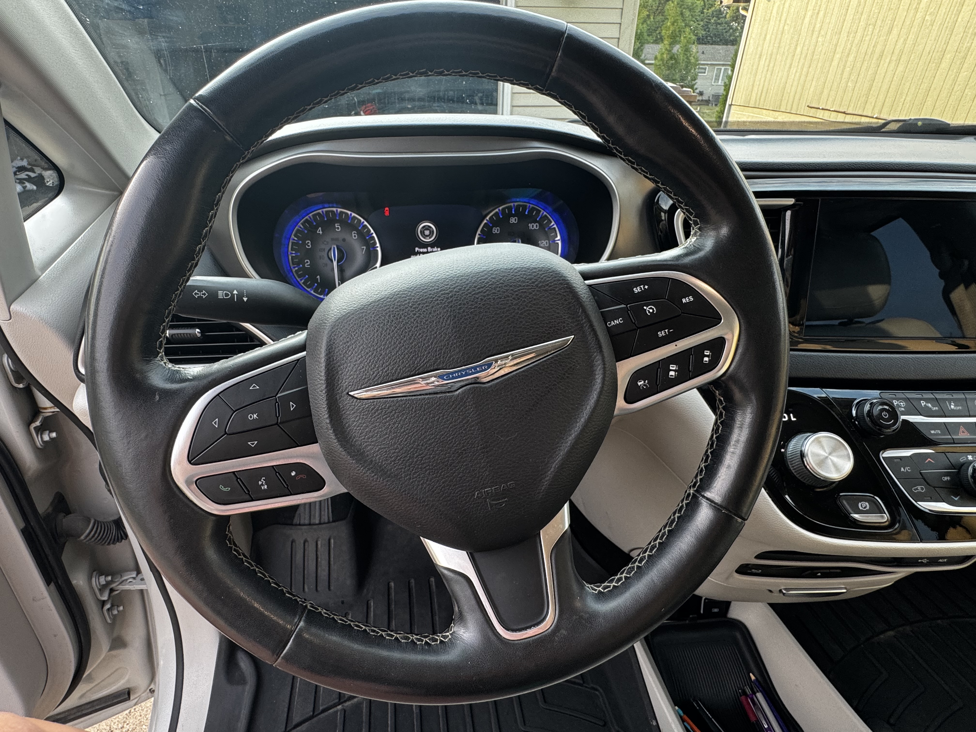 Used 2020 Chrysler Pacifica Touring-L Plus w/ Advanced Safetytec Group FWD image 10