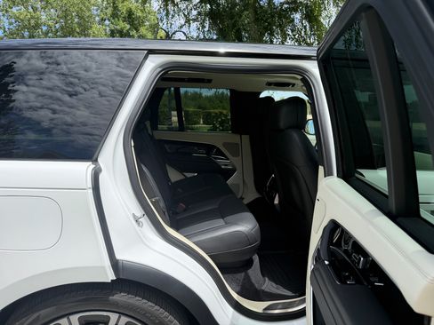 Used 2024 Land Rover Range Rover SE AWD/4WD image 13
