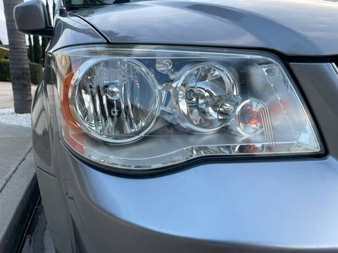 Used 2016 Dodge Grand Caravan SXT w/ UConnect Hands-Free Group image 31