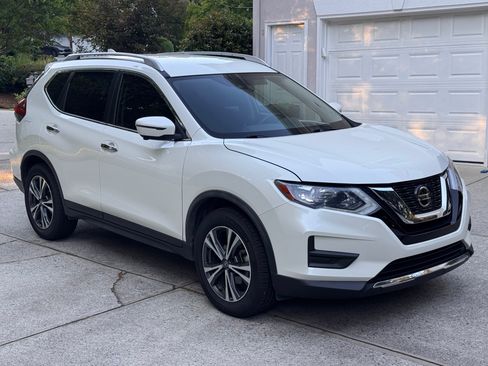 Used 2019 Nissan Rogue SV w/ Premium Package FWD image 8