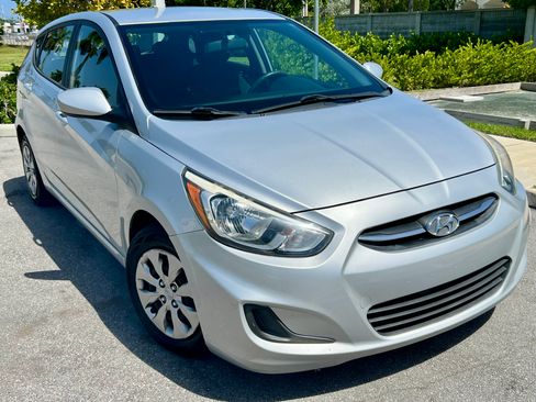 Used 2015 Hyundai Accent GS FWD image 1