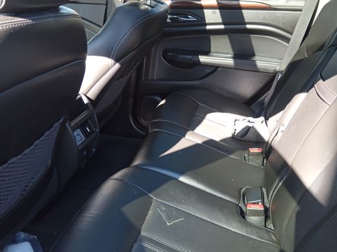 Used 2015 Cadillac SRX Luxury image 18