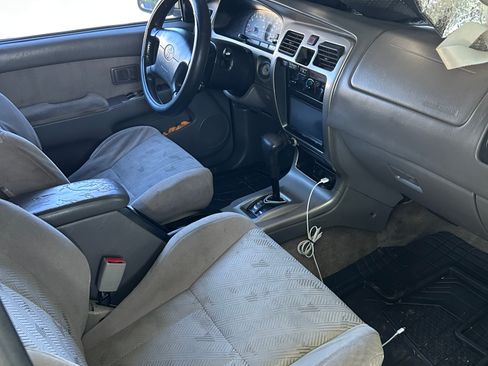 Used 2001 Toyota 4Runner SR5 RWD image 4