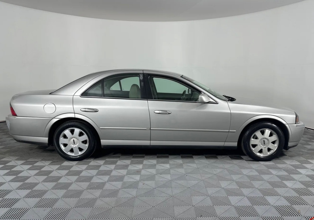 Used 2003 Lincoln LS RWD image 12