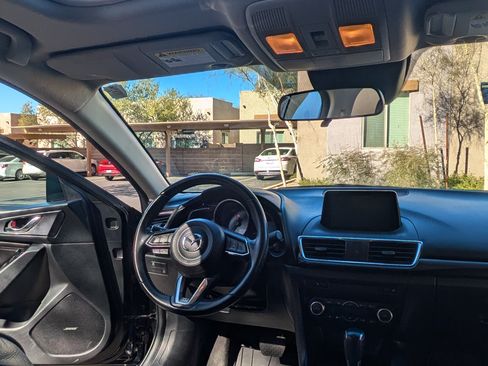 Used 2018 MAZDA MAZDA3 Grand Touring image 2